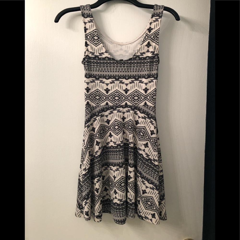 H&M Aztec dress - Picture 2 of 7